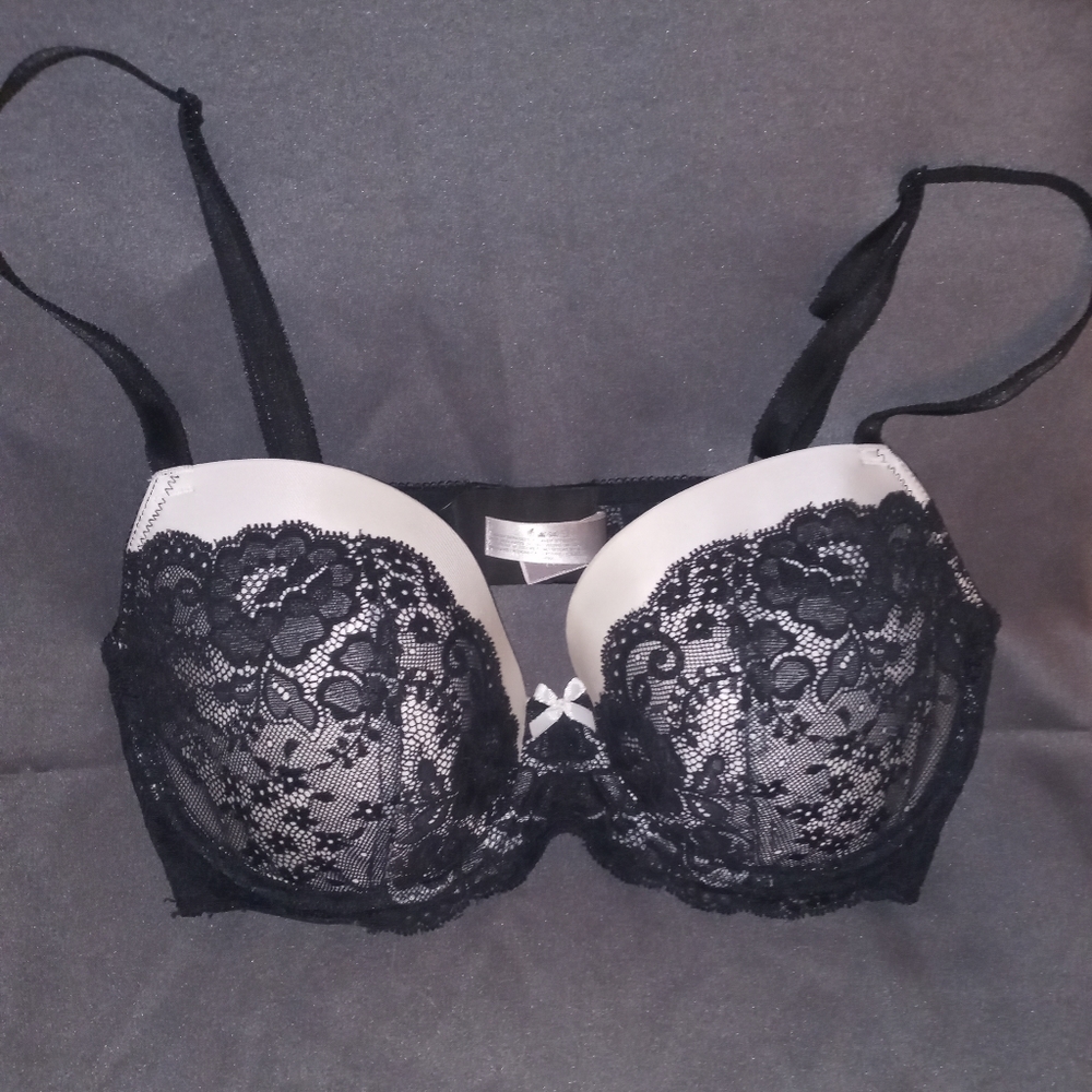 Victoria's Secret padded underwire bra 36D 🔥